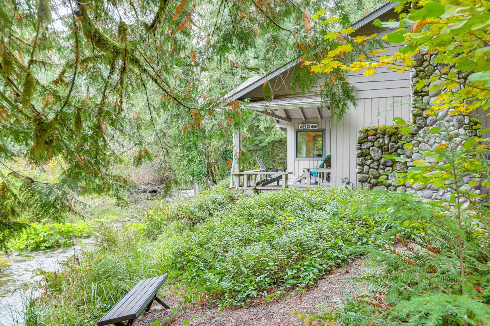 Quiet And Romantic Riverfront Mckenzie Bridge Cabin! 외부 사진